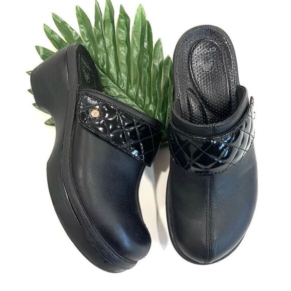 CROCS Leather Clogs (Sz 9) - Picture 1 of 8